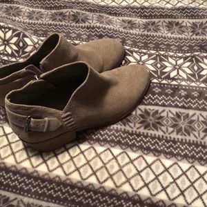 Vince Camuto bootie size 7